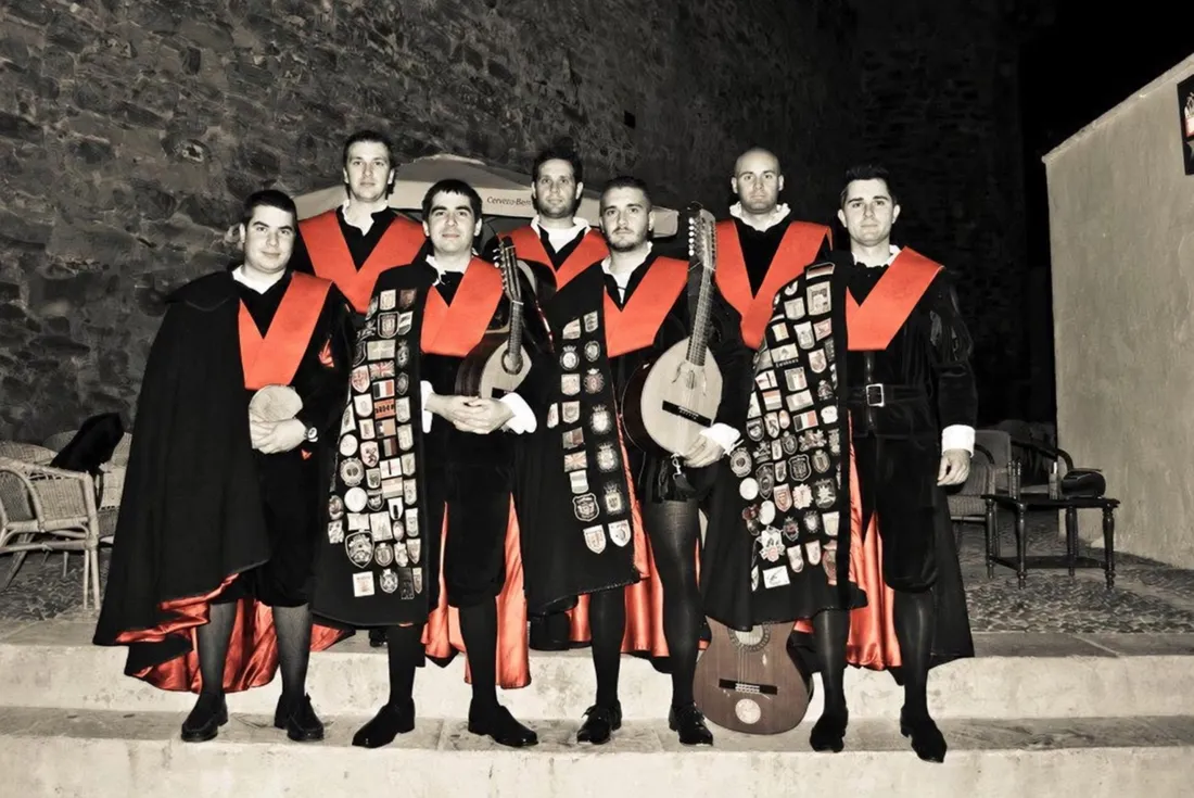 Fotografía original de los músicos de la Tuna